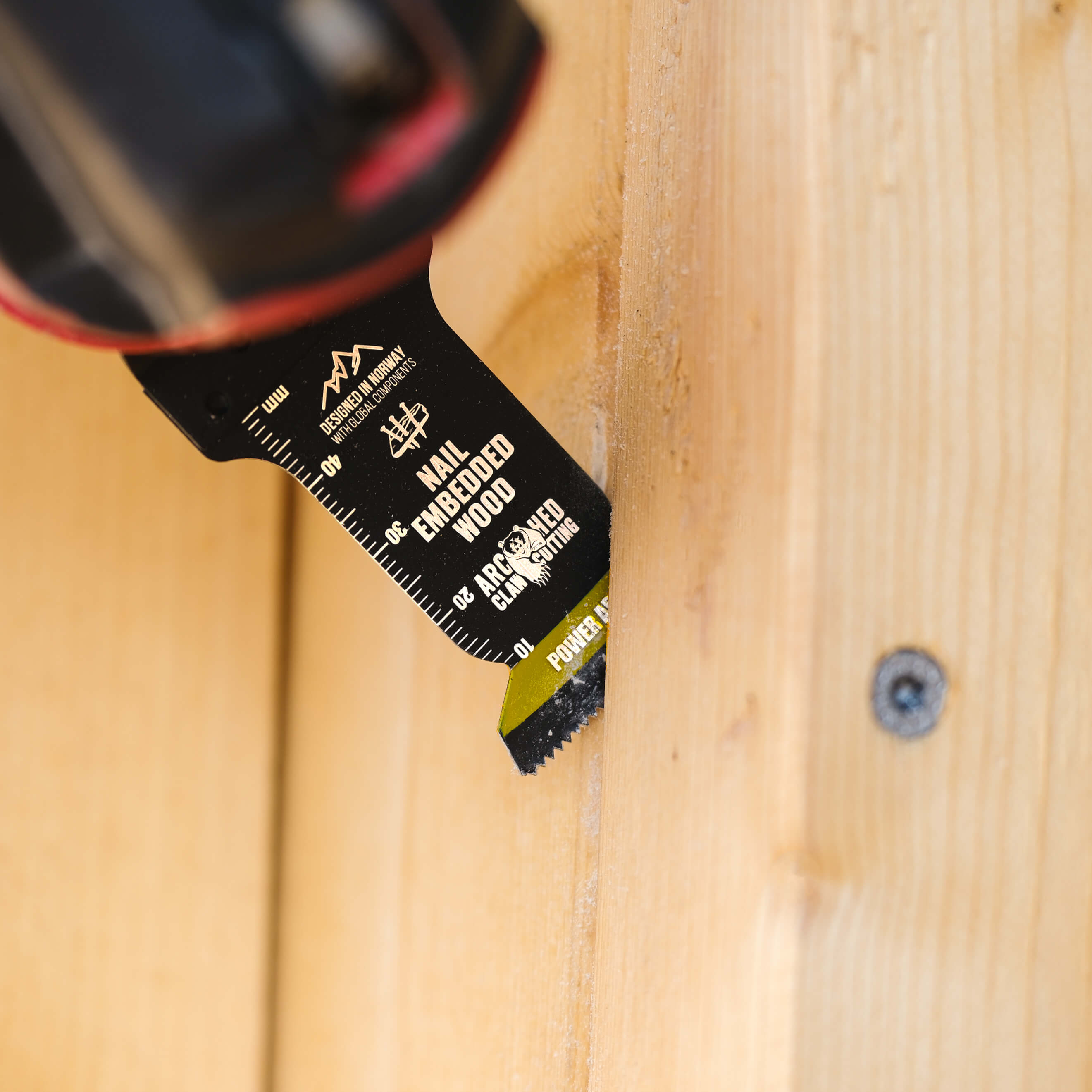 power arch multi-tool blade cutting in wood with nails